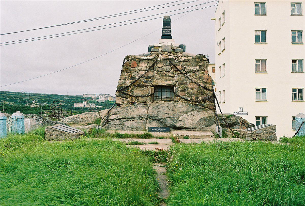 Гремиха. Памятник жертвам интервенции