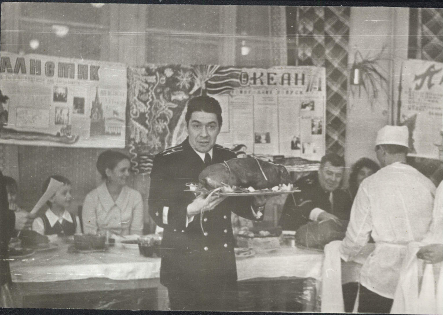 К-460. Сергеев В.М. с поросенком. 1976 год